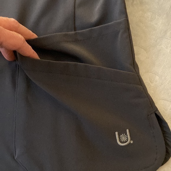 Urbane Performance Scrub Top Graphite Size XS - Picture 5 of 14